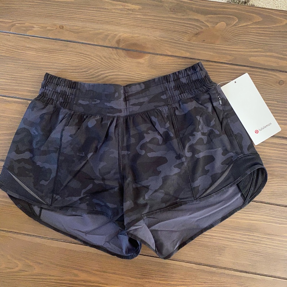 Lululemon LOW RISE hotty hot short 4” inseam